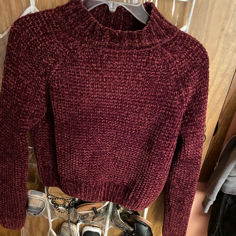 maroon sweater, adorable